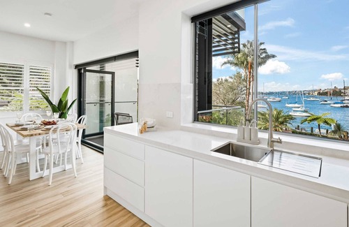 Elizabeth Bay Apartment | Peach Apartment at Palm View Collective