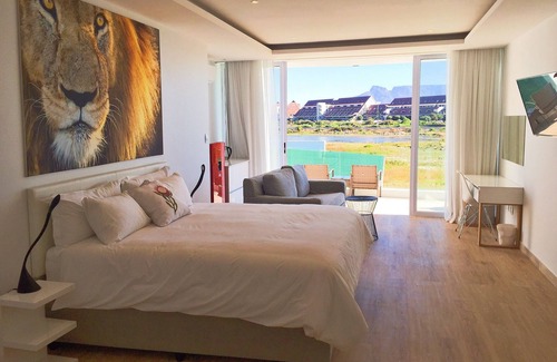 Bloubergstrand House | Peach on Beach Boutique Guesthouse
