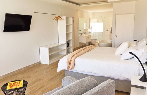 Bloubergstrand House | Peach on Beach Boutique Guesthouse