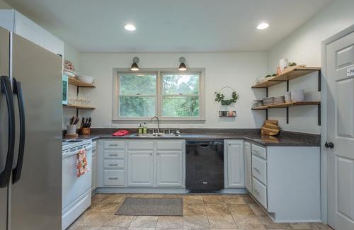 Black Mountain House | Peach & Pine Cottage