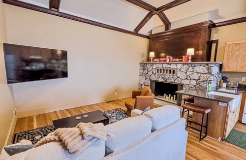 Medford Apartment | Peach Street Inn by WanderLodges