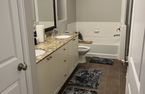 Briarcliff Heights Apartment | Peachy Getaway | North Buckhead Gem
