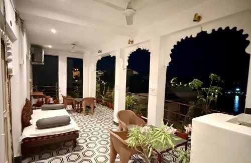 Udaipur House | Peacock Guest House - Lake View Hotel In Udaipur