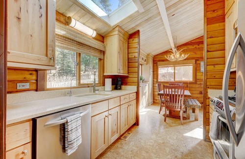 Breckenridge House | Peak Season Deals! Mountain View Cabin: Hot Tub, Game Room & Cozy Fireplace