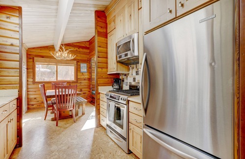 Breckenridge House | Peak Season Deals! Mountain View Cabin: Hot Tub, Game Room & Cozy Fireplace