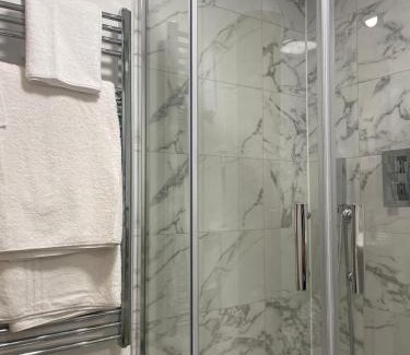 Leek Apartment | Peak Willow Apartments