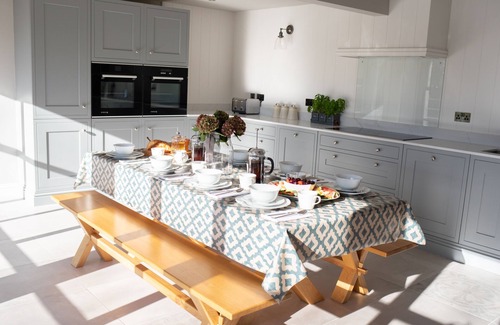 Hopton House | PeakDistrict Derbyshire luxury Cottage/Barn Carsington Lake views superfastWiFi