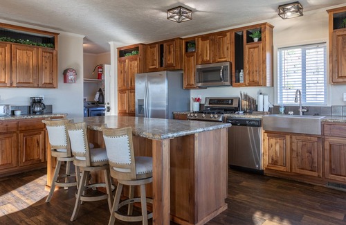 Etna House | Peaks Paradise ⁓ Mtn Views ⁓ Hot tub ⁓ Game room