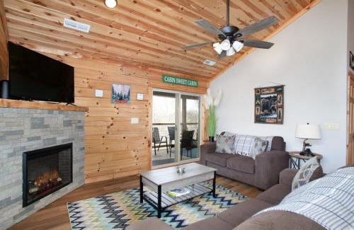 Sevierville House | Peaky Woods Cabin Hot Tub Game Room MTN Views