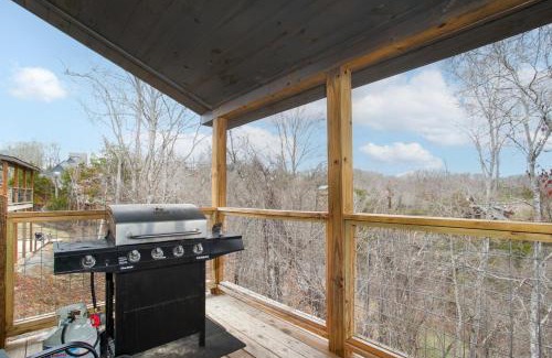 Sevierville House | Peaky Woods Cabin Hot Tub Game Room MTN Views