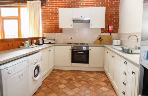 Foxley House | PEAR TREE, family friendly, with a garden in Wood Norton