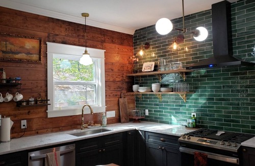 Tobin Hill House | Pearl area Dog-friendly 3br house sleeps 6 museums Riverwalk FREE parking!