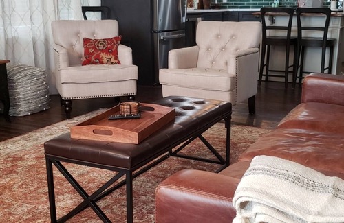 Tobin Hill House | Pearl area Dog-friendly 3br house sleeps 6 museums Riverwalk FREE parking!