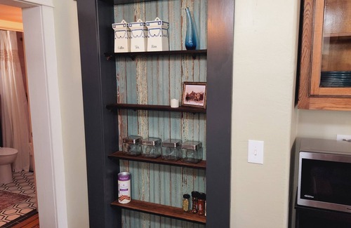 Tobin Hill House | Pearl area Dog-friendly 3br house sleeps 6 museums Riverwalk FREE parking!