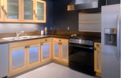 Pearl District Condo | Pearl District Art Loft: Urban Luxury with Parking!