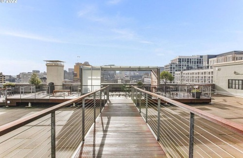 Pearl District Condo | Pearl District Art Loft: Urban Luxury with Parking!