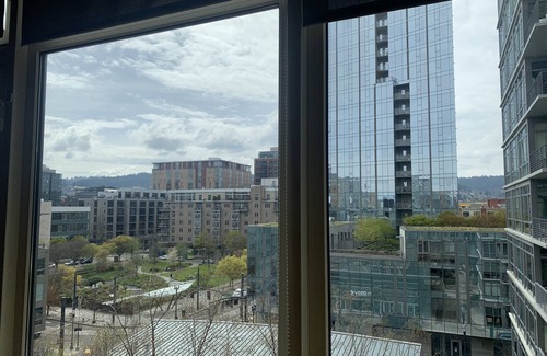 Northwest Portland Condo | Pearl District, Penthouse Terrace Unit- 2 decks , 1 block from Fields park,