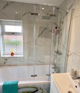 Stoke-on-Trent House | Pearl-Home at Esongrace Stays