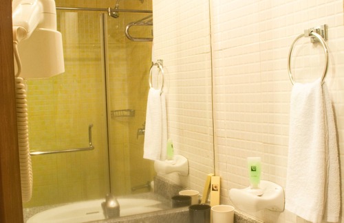 Ermita Night District Hotel | Pearl Lane Hotel
