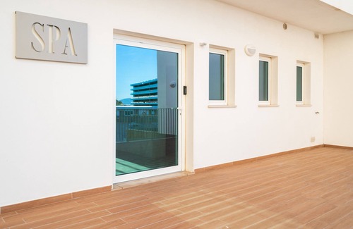 Lagos Apartment | Pearl of the Marina Lagos Apartment by Ideal Homes