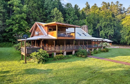Sevierville Cabin | Pearl of the Valley Wedding Venue: 120 Picturesque Acres/Private River Frontage