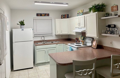 Bay St Louis Cottage | Pearl of Tranquility, 1 mile from beach and Old Town!