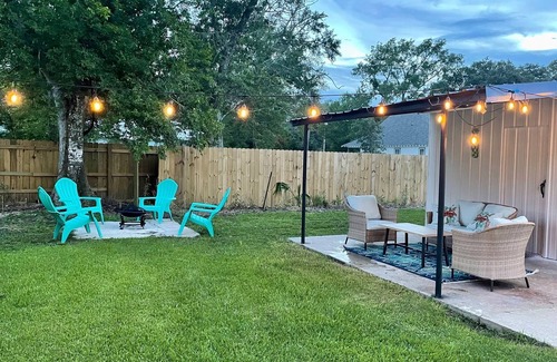 Bay St Louis Cottage | Pearl of Tranquility, 1 mile from beach and Old Town!