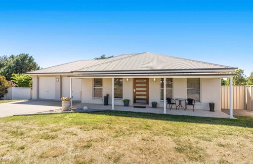 Blayney House | Pearl on Piggott - Modern Family Home in Blayney