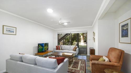 Pearl Beach House | Pearlside - Airconditioned, Pet Friendly & Wifi