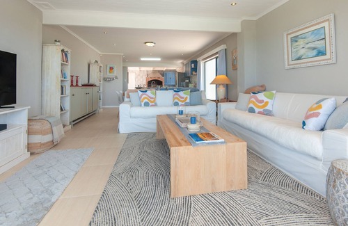 Pearly Beach House | Pearly Beach House - Four Bedroom House, Sleeps 8