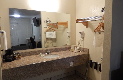 Pearsall Hotel | Pearsall Executive Inn