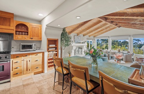 Del Monte Forest House | Pebble beach secret golfers retreat with hot tub and gym LX92