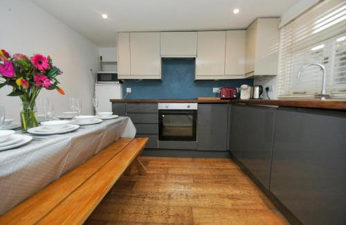 Kemptown House | Pebble Cottage - by Brighton Holiday Lets