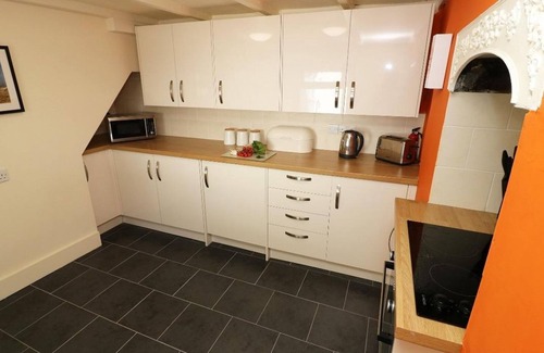 Portreath Cottage | PEBBLE COTTAGE, pet friendly, country holiday cottage in Portreath