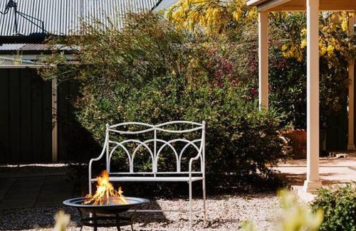Central Mudgee House | 'Pebble Lane Cottage' A Charming Mudgee Stay