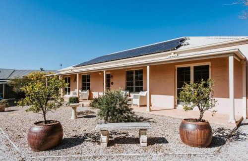 Central Mudgee House | 'Pebble Lane Cottage' A Charming Mudgee Stay