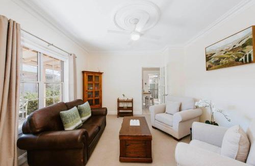 Central Mudgee House | 'Pebble Lane Cottage' A Charming Mudgee Stay