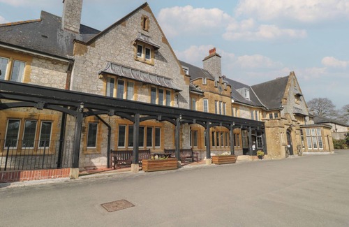 Littlehampton Cottage | PEBBLE PATH AT MARINE COURT, family friendly in Littlehampton