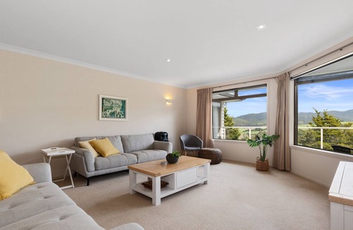Waipu House | PEBBLEBROOKE VIEWS - MANGAWHAI HOLIDAY HOME in Mangawhai