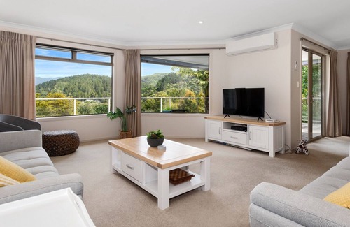 Waipu House | PEBBLEBROOKE VIEWS - MANGAWHAI HOLIDAY HOME in Mangawhai