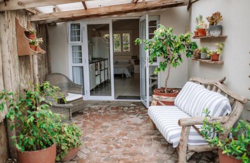 Port Elizabeth House | Pebbles Beach Cottage