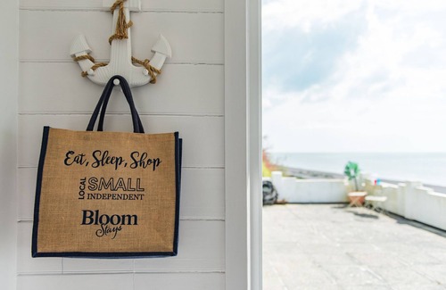 Folkestone Cabin | Pebbles by Bloom Stays - sleeps 2 with the most amazing sea views!