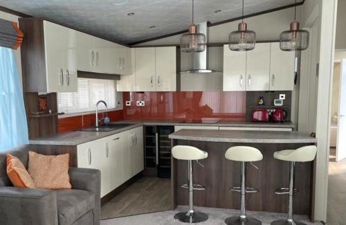 Selsey House | Pebbles Lodge, Seal Bay Resort