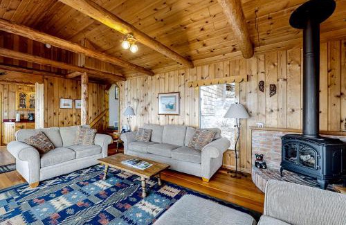 Lakeside House | Pebbles & Sunshine