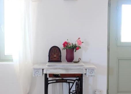 Aliki Apartment | Pebbles Villa with private roof garden