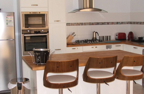 Tomakin House | Peckers - best location 200 meters to the beach