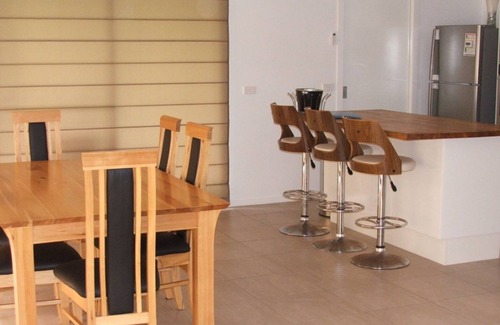 Tomakin House | Peckers - best location 200 meters to the beach