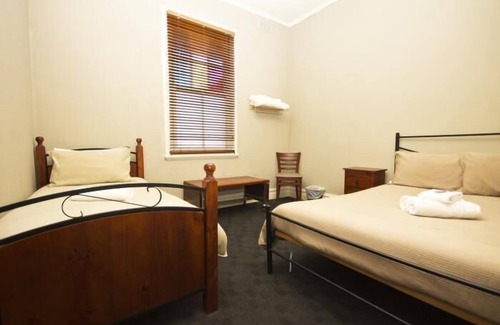 Cessnock Hotel | Peden's Hotel