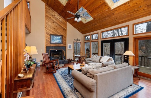 Pedlars Edge House | Pedlars Big Mountain Home at Wintergreen