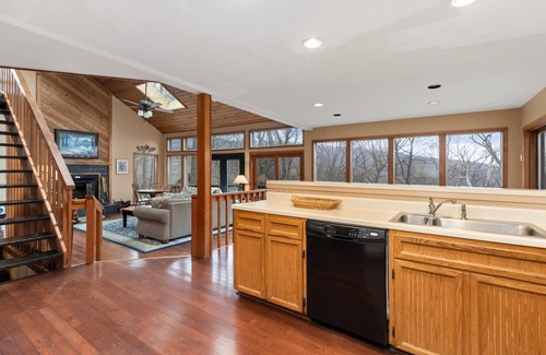 Pedlars Edge House | Pedlars Big Mountain Home at Wintergreen